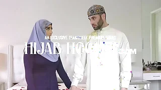 Lord it over milf in bikini screams as the scantling strokes inner her Asian pussy